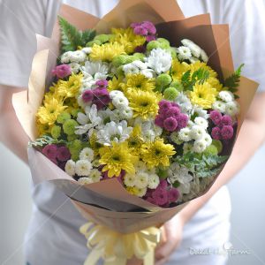 Hãy xua tan không gian của một ngày buồn bã và mang đến những tia nắng rực rỡ cho người bạn yêu quý bằng bó hoa NHỎ XINH CHÀO THẾ GIỚI.