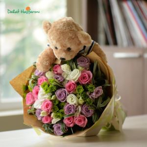 Những cảm xúc cất lên từ trái tim, nếu không thể nói nên lời, hãy nhờ LỜI CHÚC ĐẶC BIỆT gửi trao tâm tình. Được chọn lọc từ những bông hoa tươi thắm nhất của trang trại Dalat Hasfarm, bó hoa là sự hòa quyện tuyệt vời của kiểu dáng và màu sắc.